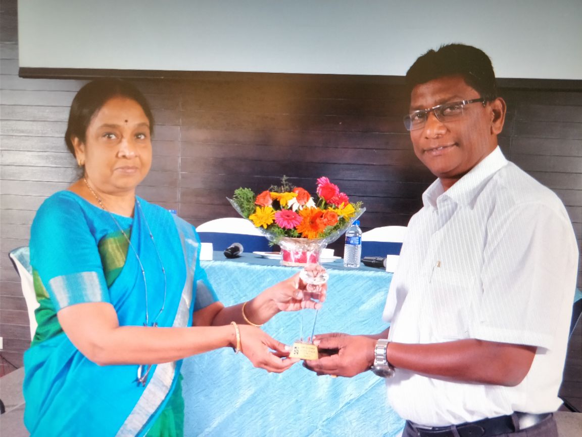 SH. P. KUNGUMARAJU - General Manager / Office In Charge - Southern Region Office, receiving mementos from CMD, Cotton Corporation of India