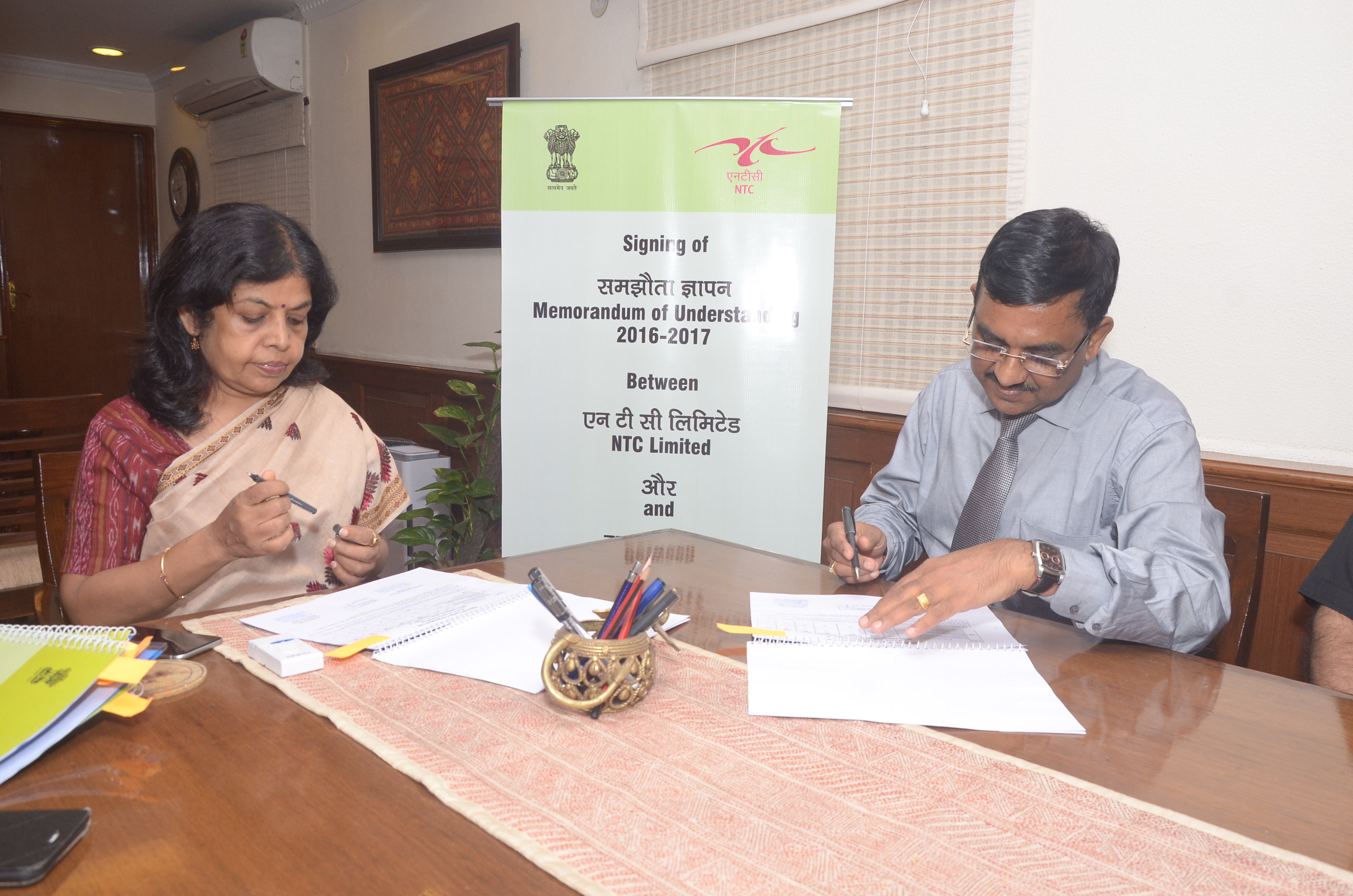 Signing of MOU 2016-17, Honble Ms. Rashmi Verma, IAS Secretary, Ministry of Textiles and Shri P C Vaish, CMD (NTCL)
